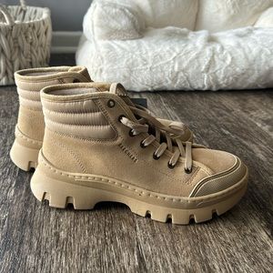 • sketcher boots